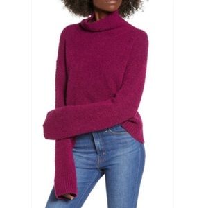 • Leith Wool Blend Boucle Turtleneck •